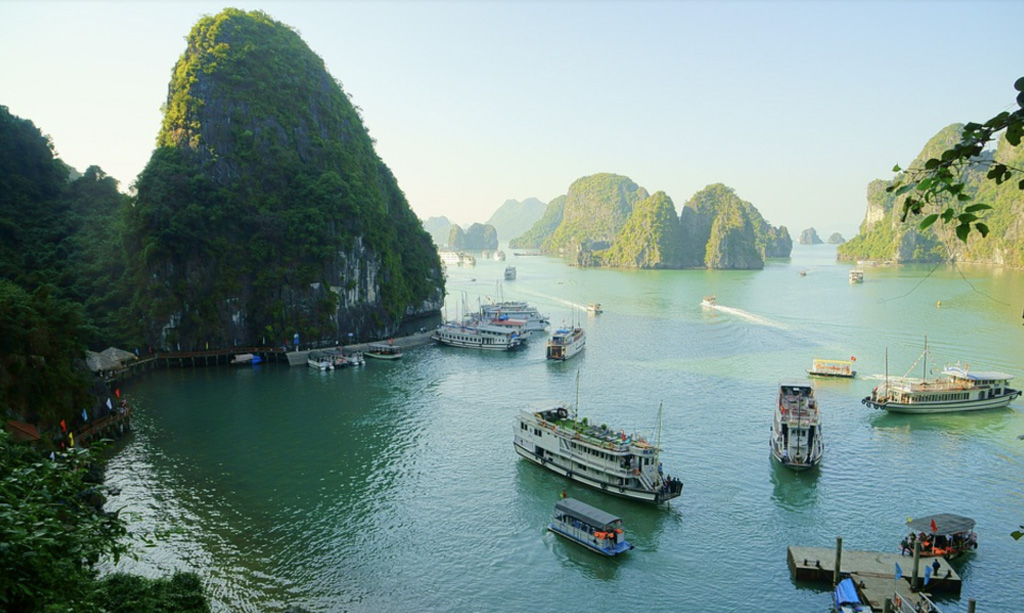 Why Intern in Vietnam - Ha Long Bay with Boats